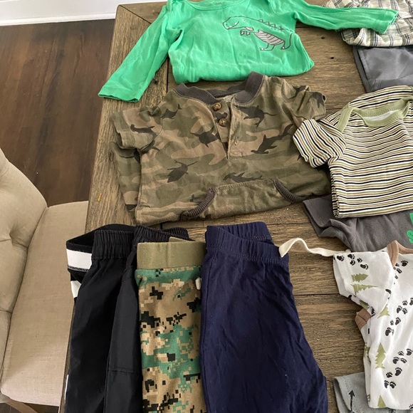 Bundle of baby boy clothes - Picture 2 of 5